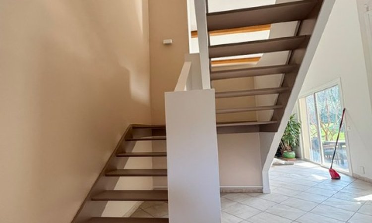 ESCALIER APRES HABILLAGE DANS UNE MAISON SITUEE A VALENCE